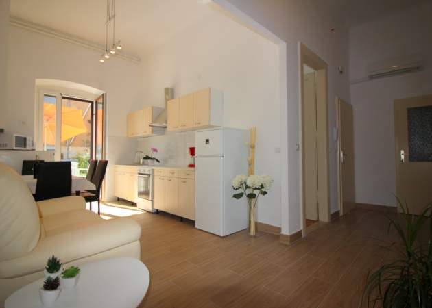 Apartment Old City 